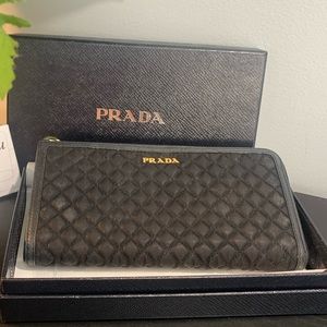 ❌SOLD❌Authentic Prada Quilted Wallet